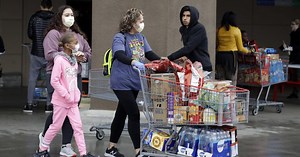 How many days is someone contagious before coronavirus symptoms start to appear?