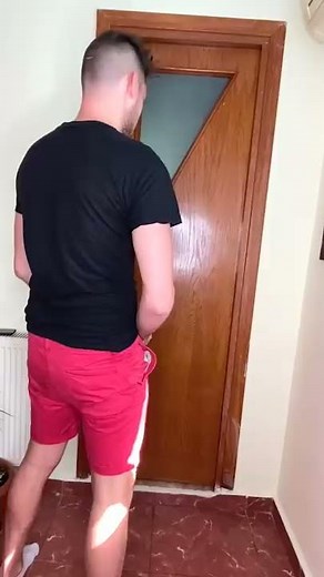 PEE PRANK ON MY MOM #Shorts