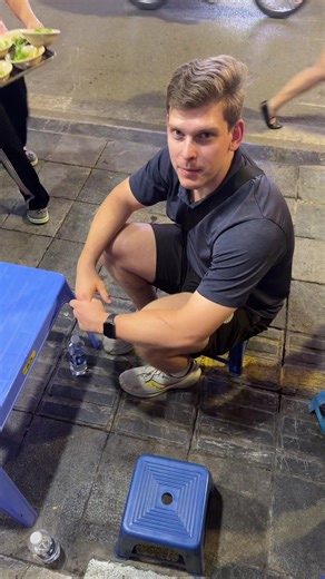 3 hr food tour !! you know the food bout to be real good when they pull out the stools