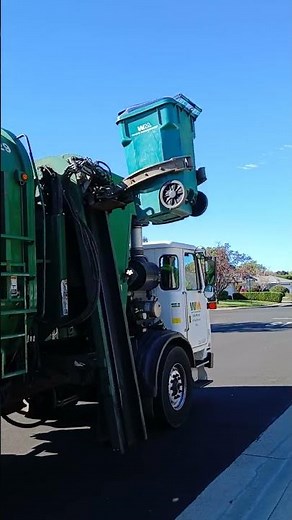 Waste Management Autocar N2 Amrep on recycle