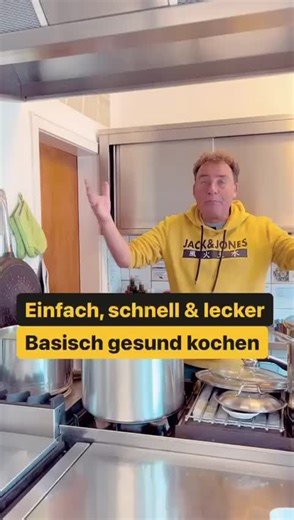 Einfach, schnell & lecker basisch gesund kochen 👩‍🍳 Kennst Du das? Deine Tage sind lang. Nach der Arbeit holst Du die Kids aus dem Kindergarten ab, schaust noch bei Deinen Eltern vorbei & der Hund muss raus. Gleichzeitig hast Du den Anspruch, Dich & Deine Familie gesund zu ernähren. 🤯 Am Ende des Tages fragst Du Dich: „Was soll ich heute schon wieder kochen?“ 🤷‍♀️ Du brauchst Inspiration. Von unseren Fastengästen hören wir immer wieder eine Frage: „Was & wie kann ich nach dem Fasten basisch 