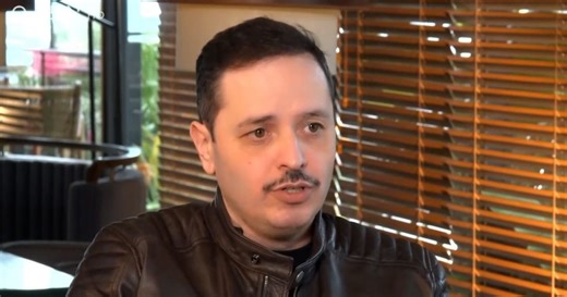 Αλέξανδρος Τσουβέλας: «Δεν έχω φανταστεί ποτέ να ‘χω μια γυναικούλα σπίτι, να την παρατήσω με δυο παιδιά και να κάνω ό,τι θέλω»