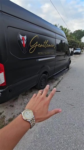 A Palm Beach 🌴County Service. #MobileBarbershop #Gentelmensmobilebarbershop #WestPalmBeach #palmbeachgardens #richlife