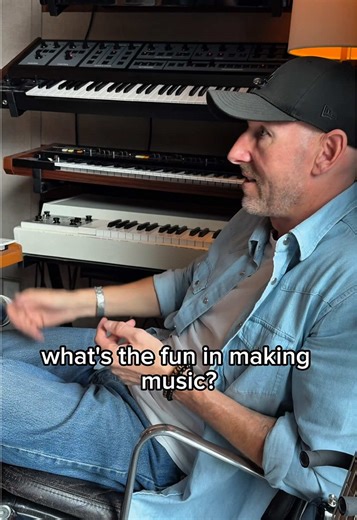 AI in the studio?? 👀🤖 Tor & Mikkel explain how they use AI while making music, and why artists shouldn’t fear it if they understand it. It’s about using the tool… not letting the tool use you 🎶✨ #AIinMusic #LAAMP #MusicIndustry #ProducerTalk #ArtistAdvice