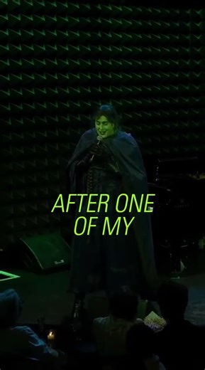 Witch comedian's crowd work is absolutely unhinged #standupcomedy #comedy #performance