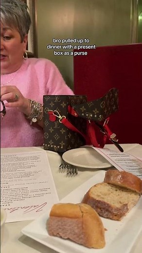 we love a good consignment shop find in our house! 🍸 -