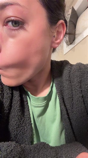 Flaky Under Eyes: Tips for Smooth Makeup Application