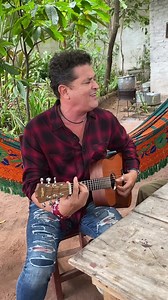 El Compadrito y yo también les tenemos canción a los corazones rotos “Porque un amor que sangra no se olvida, porque deja en el alma una onda herida“ 💔 | Carlos Vives