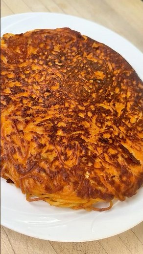 Turn your leftover Spaghetti into this classic Neapolitan Spaghetti Pie! #shorts #recipe #pasta