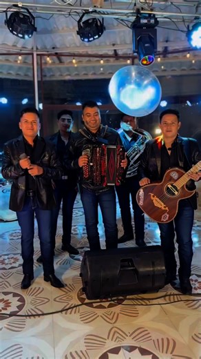 11K views · 106 reactions |  ¡Brecos Norte oficial te invitan a celebrar el 31 aniversario de #RadioCrystal Toluca! ️ Mañana jueves 28 de agosto en el Parque Metropolitano. ️ Boletos gratis, ¡pero apúrate! ⏰ Quedan muy pocos y solo puedes ganarlos escuchando la estación y visitando los puntos de La Crystamóvil ✨  ¿Quién se apunta a vivir esta fiesta inolvidable?  #AniversarioRadioCrystal #Toluca #31Años | Radio Crystal | Facebook