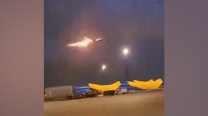 Voo da Air Canada volta ao aeroporto devido a explosões no motor logo após a decolagem