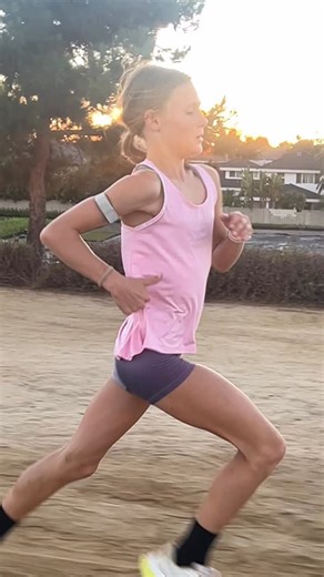 Some dreams don’t come with guarantees—only opportunities. You’ll never know how far you can go if fear keeps you standing still. Try. Fall. Rise. Repeat. That’s how growth happens. Because the real failure isn’t falling short… it’s never taking the shot at all. 💪 Keep showing up. Keep believing. Keep going. Run like a girl! You got this! 🌟 ⸻ @bambuwerx socks keep my feet happy and the planet cleaner — that’s a win-win. 🌎🧦 Recovery never looked (or felt) this good — @kanefootwear keeping my 