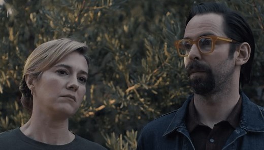 Disney+ enthüllt Trailer und Poster zur Neuinterpretation von „Die Hand an der Wiege” - KINOFANS.com