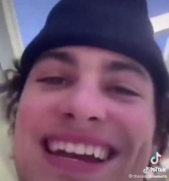 Oh its Wiggling✨😂#meme#funny#fypシ ￼ | funny meme