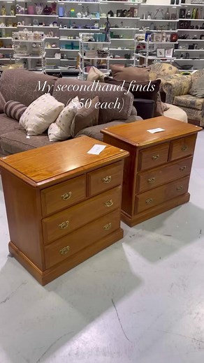 Before/after thrifted drawers upcycle ♻️ . Found these for $50 each and knew they were worth repurposing 😍. They’re so heavy and are a decent size. I’ve been looking for something like this for ages to put on each end of our sofas and use as side tables and storage. I’ve seen similar new ones that are super pricey, so I was so pleased to have found them. Follow me @hamptonsdiaries to see more of my affordable home ideas and styling 🤍.SAVE FOR LATER⬇️STEPS:To achieve this timber natural oak loo
