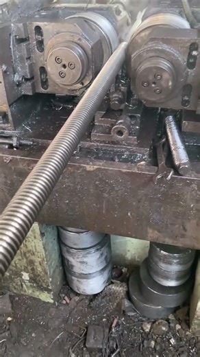 Long screw thread rolling