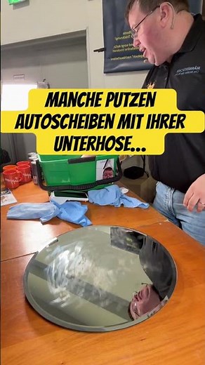 Manche putzen Autoscheiben mit ihrer Unterhose…