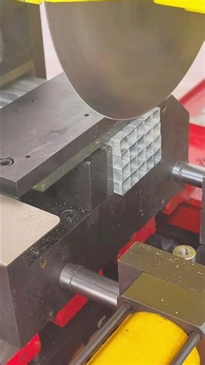 High-quality automatic CNC pipe cutting machine.We are the manufacturer of this CNC pipe cutter.