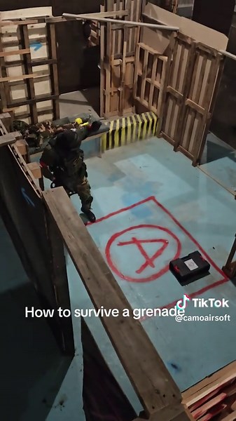How to survive a nade in cqb #airsoftcqb #cqb #roomclearing #airsoftlatvia