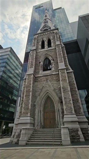 WOAH! #MONTREAL #quebec #canada #famouscities #famousplaces #popularplaces #travel #mustvisitplaces