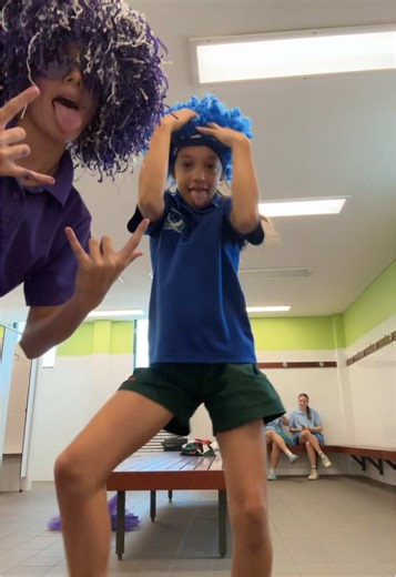 shout out to the Jordan divas in the back@𝐬𝐚𝐫𝐚𝐡ꨄ︎𓇼 @grace @𝐇 𝐀 𝐍 𝐍 𝐀 𝐇 #purplehouse #factioncarnival #changingroom