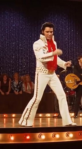 Fan Attacks Elvis Presley On Stage — The King Uses Karate To Defend Himself! 👊🔥 | Elvis Fans USA
