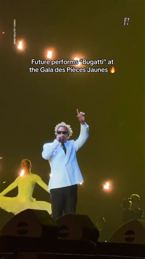 Fork! The News | Entertainment News on Instagram: "Future performs “Bugatti” at the Gala des Pièces Jaunes in Paris 🚗💨🔥 📹: @lautheloner 📍: @parisladefense_arena @future @piecesjaunes #future #bugatti #iwokeupinanewbugatti #galadespiecesjaunes"