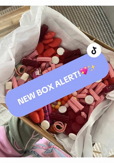Introducing our ‘tickle me pink’ lolly box ~ our newest little addition to our theme of coloured boxes to come 🍬💖 #fy #fyp #foryou #foryoupage #lollybox #grazingplatter #events #birthday #giftidea #giftideas #pink #candy #food #foodtok #sweet #sweettreats