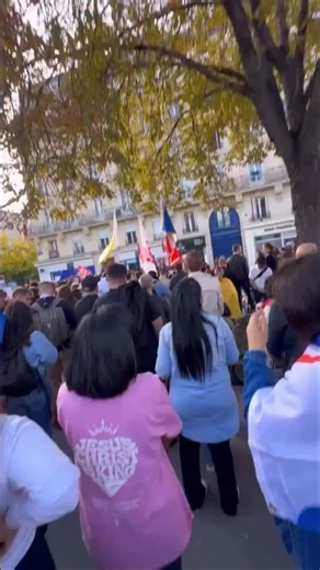 Le chant « Gayeen ya Abana » chanter tout les jours par Ashur Sarnaya sur ces lives tiktok a été diffusé en sa mémoire aujourd’hui lors du rassemblement contre la christianophobie à Paris. Ashur Sarnaya un chrétien Assyro-Chaldéen réfugié d’Irak a été tué a lyon en France le 10 septembre dernier en raison de sa foi chrétienne. | Assyro-chaldéens, l'histoire continue.