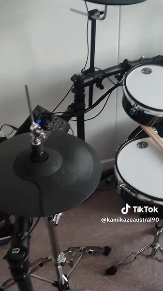 PARTE 2 BATERÍA ELECTRÓNICA POWERDRUMS CFS Características principales Bombo 16