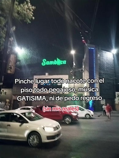 Experiencia en el bar: Piso pegajoso y música intensa