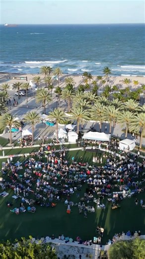 Friday Night Vibes 🎶 Ft Lauderdale Beach Comes Alive at The Loop
