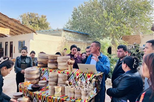 Video: Cracking a tough walnut