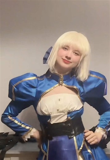 Dam dam dididi but it’s artoria ☺️ forgive lack of ahoge on my head #saber #fate #fatecosplay #artoria #damdam