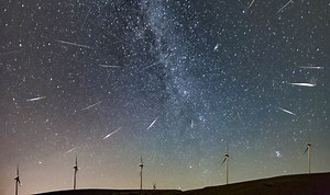 Time lapse shows majestic beauty of meteor shower