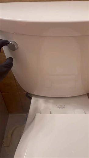 How to fix a leaking toilet #DIYPlumbing #NewToilet #ToiletRepair #PlumbingServices #BlueCollar #HomeImprovement #reelsfb #fypシ #trend #virals #fblifestyle | John Plumptip