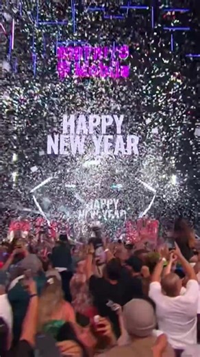 It's 2026 in Puerto Rico and we're celebrating at @distritotmobile! 🇵🇷 Stay tuned for #RockinEve countdowns across the nation on @abcnetwork! @roselynsanchezofficial