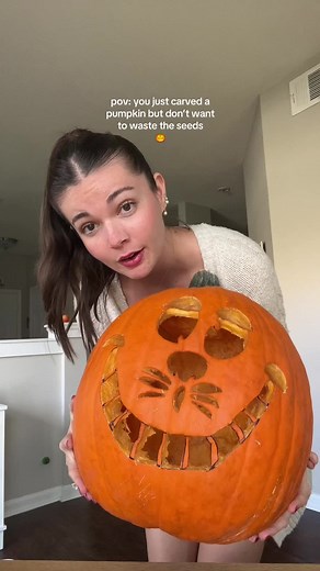 crispy pumpkin seeds!🎃 ingredients: rinsed and dried pumpkin seeds olive oil seasonings of choice airfry at 360 degrees for 10-15 minutes & enjoy!:) #snack #snackideas #easyrecipe
