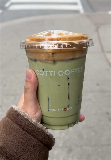 Delicious Matcha Latte with Coffee Foam Recipe