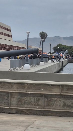 🔴NO PREOCUPARSE VECINOS...ES UNA EXPLOSION POR EL DISPARO DE SALVA CON LOS CAÑONES ANTIGUOS EN LA ESCUELA NAVAL DEL PERU... ‼️🇵🇪 | Periodico La Punta