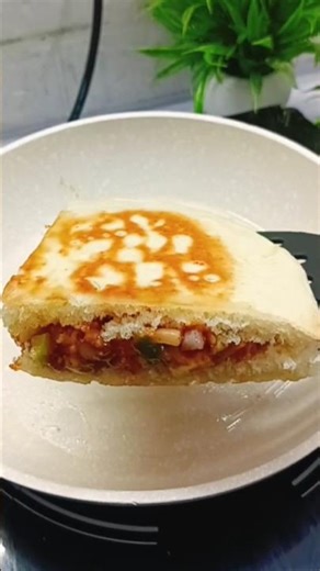 Viral Stuffed 🥙 Pizza Pocket #viral #pizzapockets #stuffed #cheese #shortsfeed #views