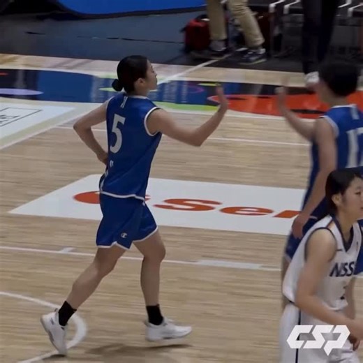 CSPark on Instagram: "まさに電光石火のオフェンス⚡️🔥 チームに流れをもたらすスピードスター！チームハイ14得点の活躍💨 池田 凜（白鷗大学3年／G ／165cm／明星学園高） #インカレバスケ #大学バスケ"