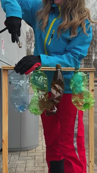 Making a Sled from a Trash Bin and Old Skis! 🛷♻️🔥