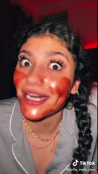 Sofía Mata Mascarillas en la Madrugada con Omahi