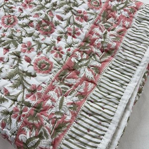 Pink Floral Quilt Block Print Bedding Farmhouse Decor Bedroom Housewarming Gift Baby Quilt Bedspread Quilted Blanket Quilt Girl Nursery Gift - Etsy