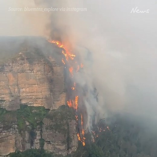 Unbelievable footage has emerged of the fire climbing a cliff face in the Blue Mountains. The fire in the Grose Valley area has been raised to emergency level at lunchtime on Sunday. ROLLING UPDATES: http://bit.ly/2s8Njeg | Daily Telegraph