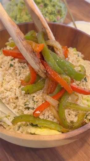 398K views · 2.5K reactions | Delicious 襤 Chipotle Burrito Bowl by lowcarblove #chipotleburrito #chipotle #lowcarb #ketogenic | Keto diet for everyone | Facebook