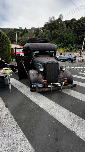 Caminhão que parece RAT ROD mas não é! Ele é insano e tem muitos detalhes de um projeto de alto padrão! #ratrod #truck #bus #onibus #chevrolet #ford #motorhome | Mauricio Olivieri