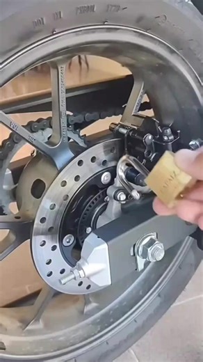 16K views · 24 reactions | ️ "Lock & Rope Trick to Fix Bike Stand Spring ️ | Easy Learn Hack" ✨ #bikespringfix  #motorcycle #motorbike #rope #motorcyclejacket ️ #LearnAndRide  #smartrepair  #DIYBikeTips   #ridesafe   #ViralReels  #MotorcycleLovers ❤️‍ | Wales De Luca | Facebook