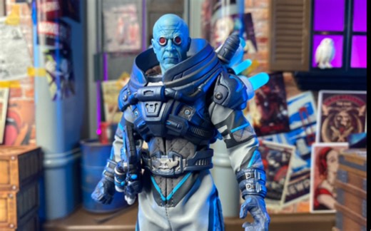 Mezco Toyz Dc 蝙蝠侠反派 低温盔甲 急冻人 （Mr.Freeze） 开箱评测